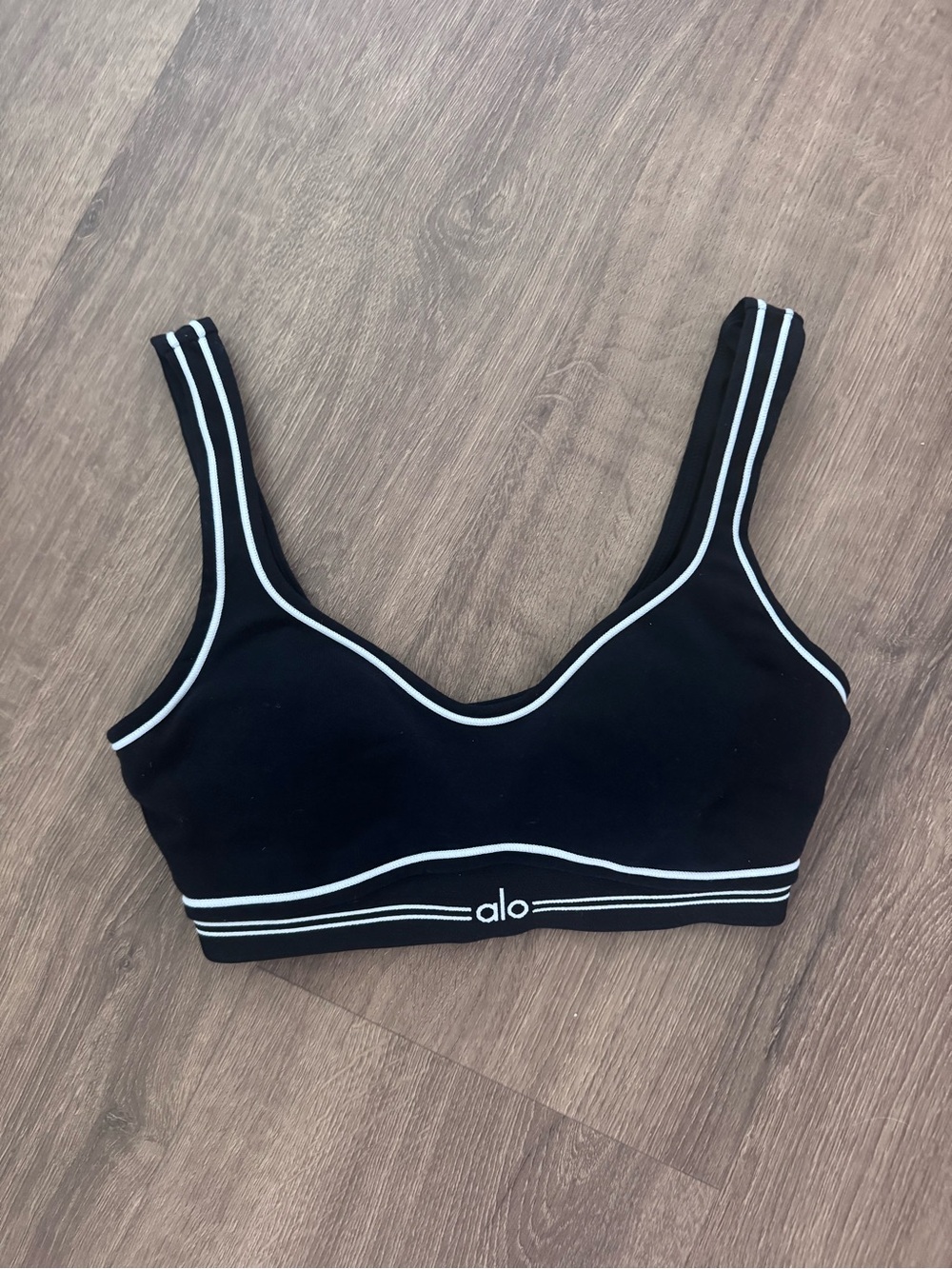 ALO Yoga Airbrush Heart Throb Sports Bra